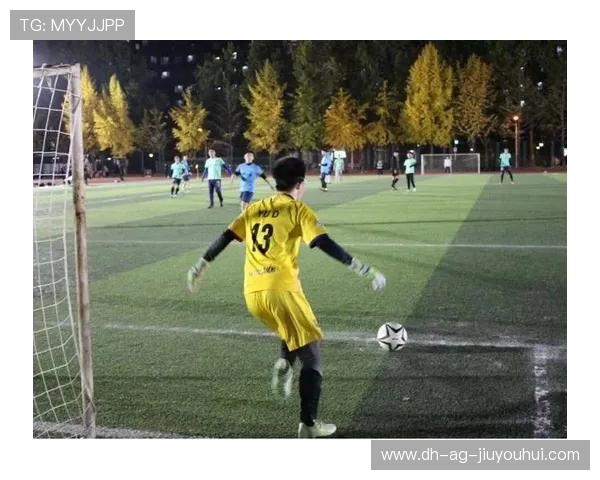 以足球人夹克诠释热血绿茵精神引领青年时尚新风潮